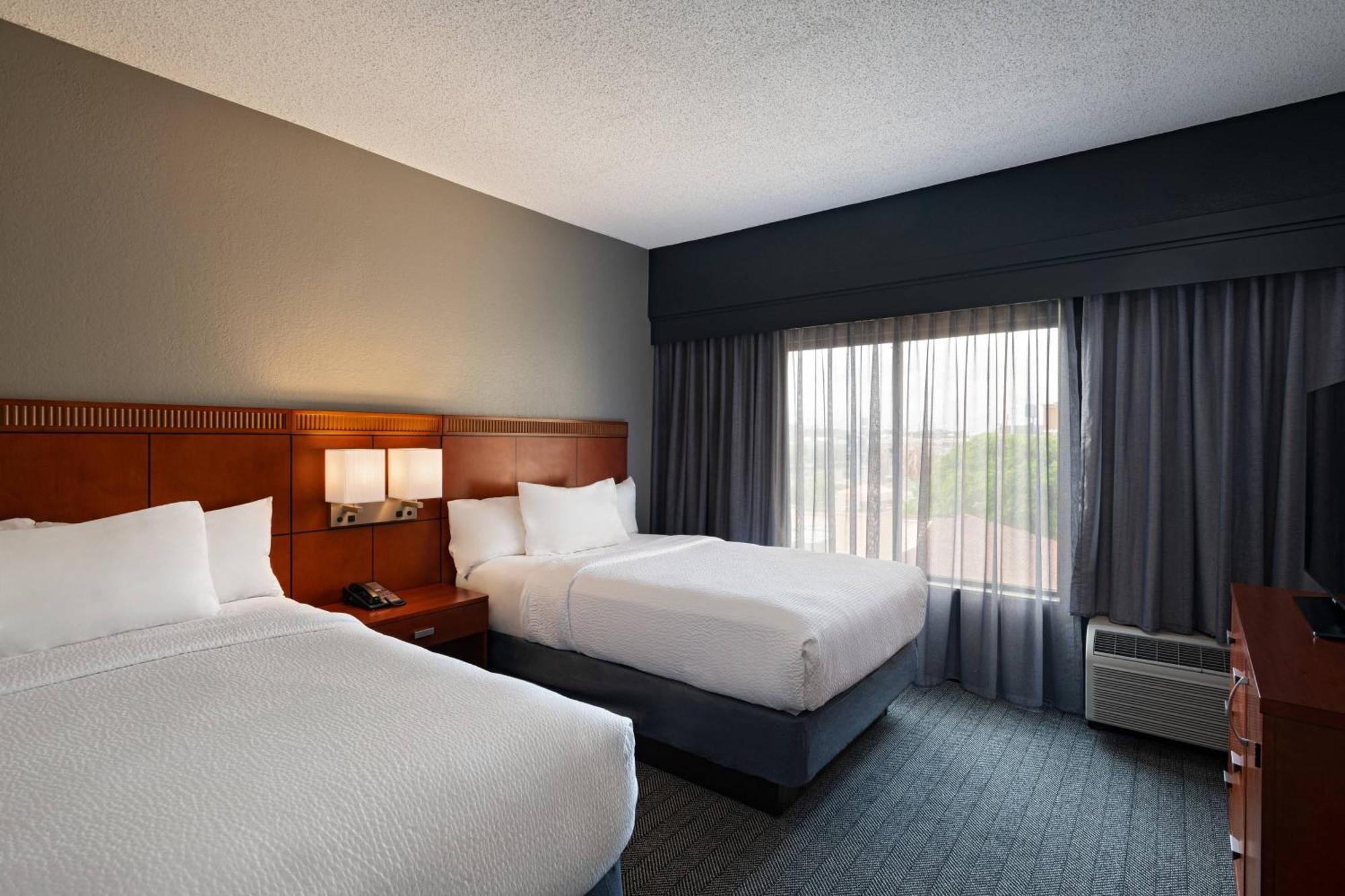 Готель Courtyard By Marriott San Antonio Airport Екстер'єр фото