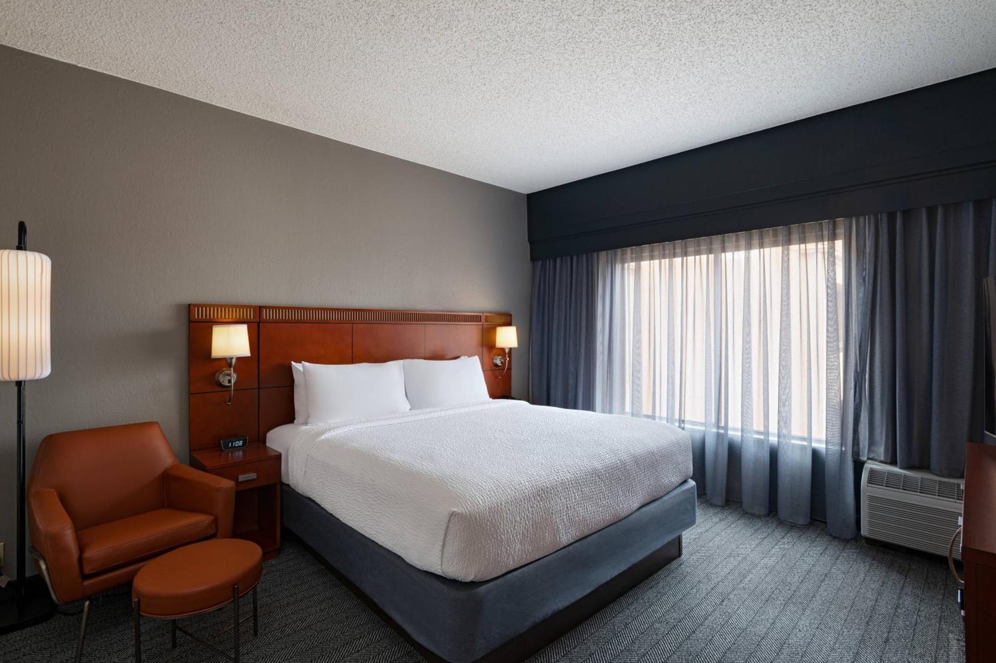 Готель Courtyard By Marriott San Antonio Airport Екстер'єр фото