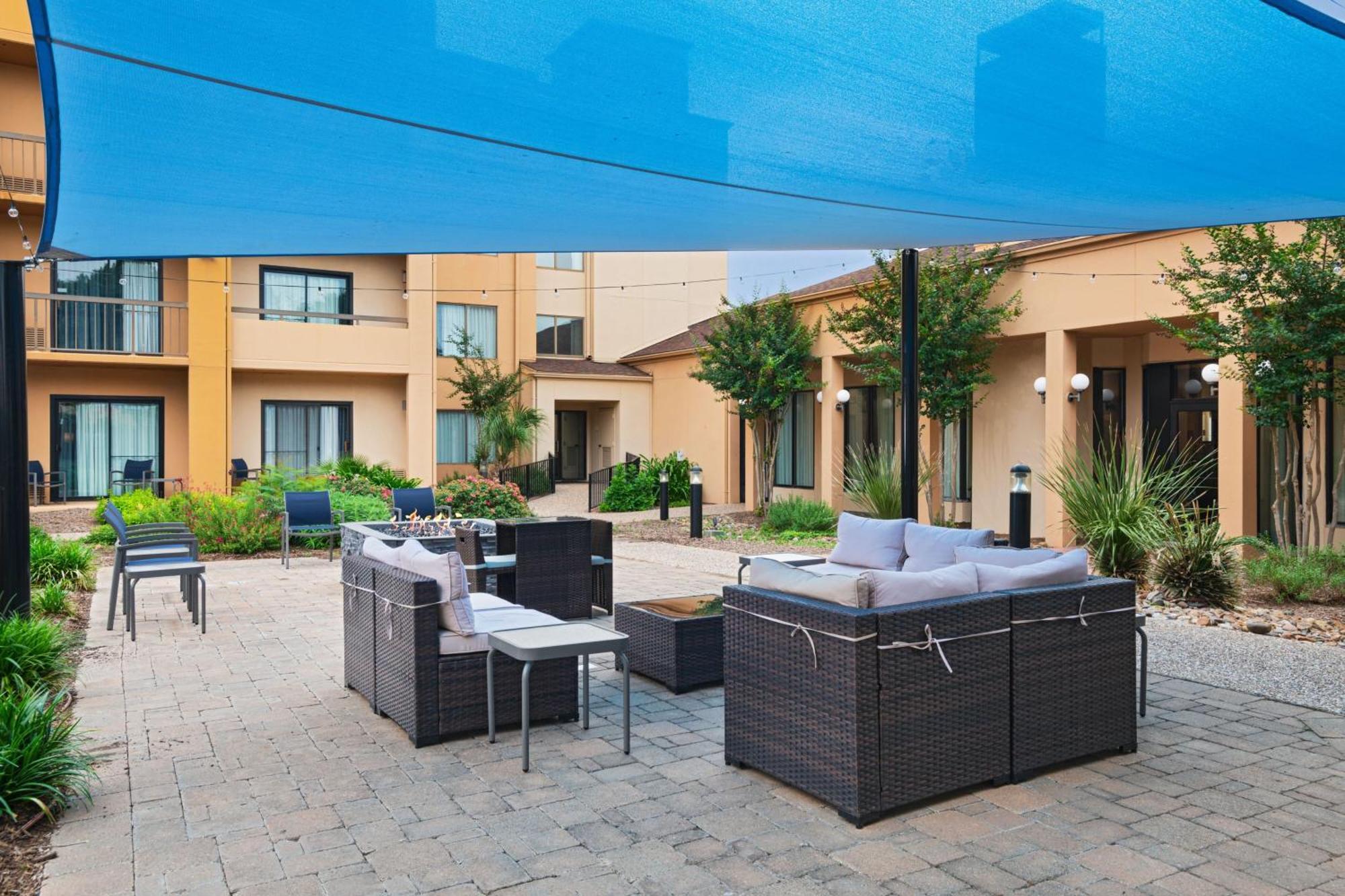Готель Courtyard By Marriott San Antonio Airport Екстер'єр фото
