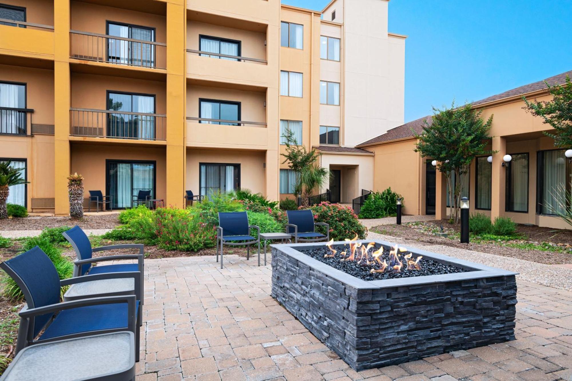 Готель Courtyard By Marriott San Antonio Airport Екстер'єр фото