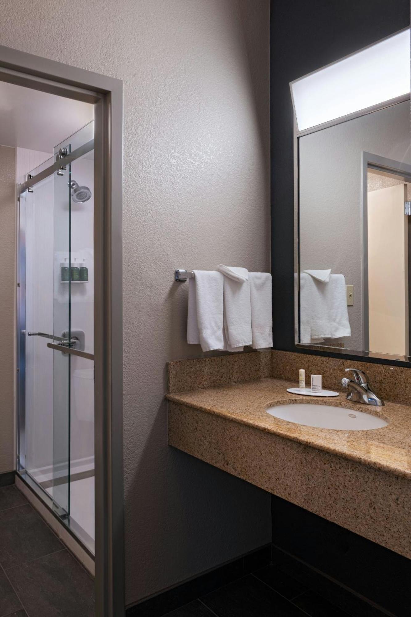 Готель Courtyard By Marriott San Antonio Airport Екстер'єр фото